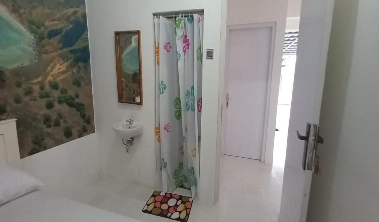 Oyo 90974 Homestay Golo Koe Sejahtera Лабуан-Баджо Екстер'єр фото